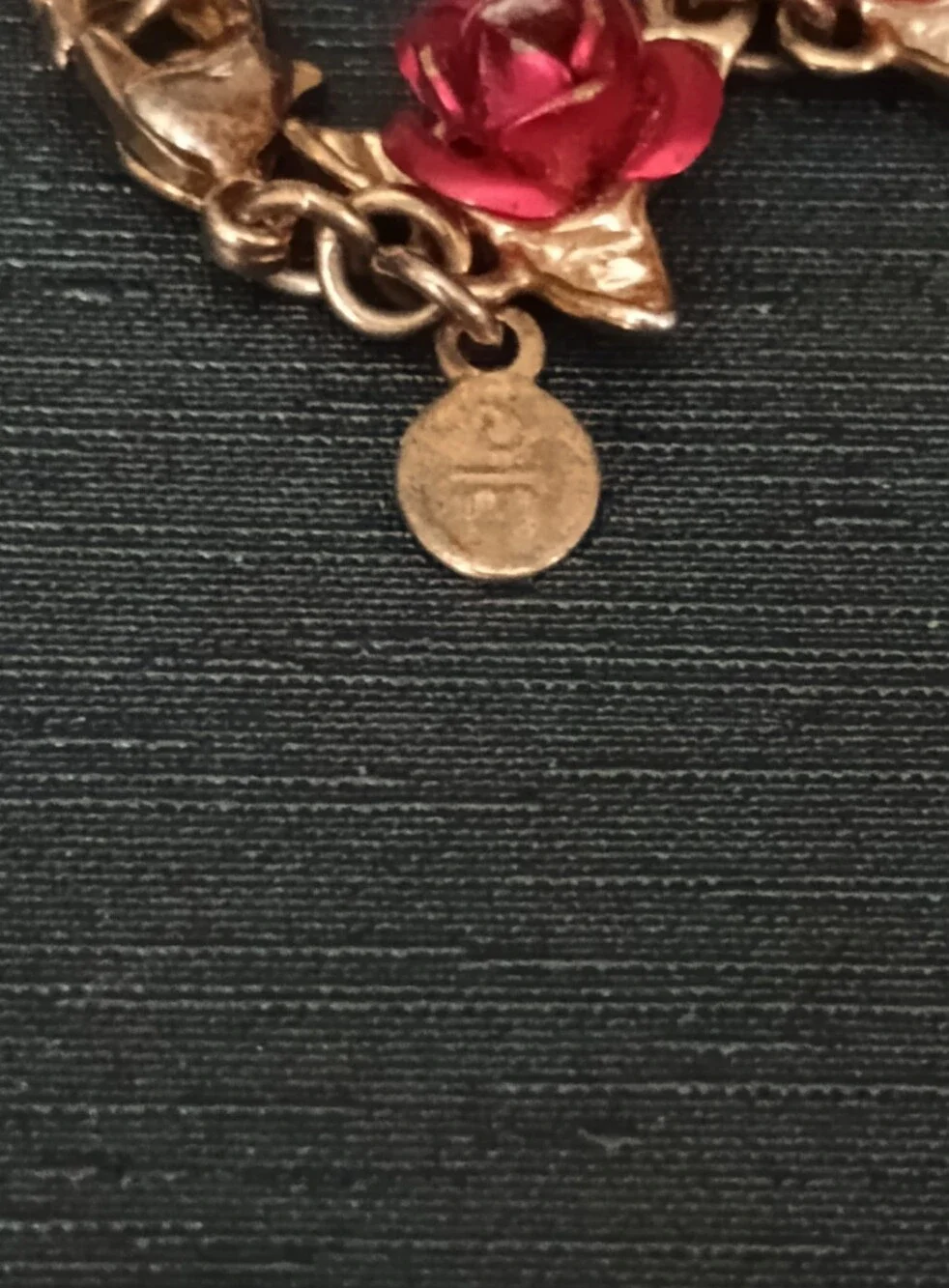 N/A elegant gold